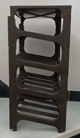 Botellero de resina marrón