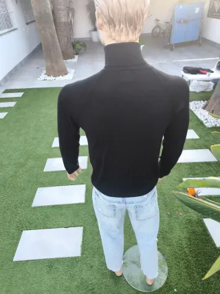 Jersey marca Zara cuello alto hombre negro