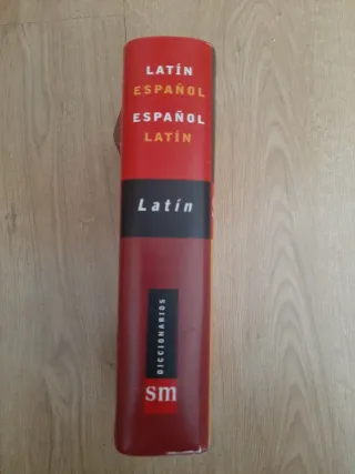 Diccionario español-latín SM