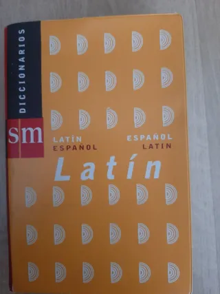 Diccionario español-latín SM