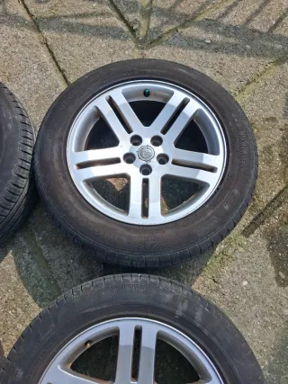 4 Llantas Chrysler 225/60R18 100H