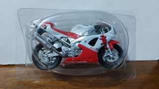 KAWASAKI NINJA ZX-9R  Y YAMAHA YZF-R1  ( 1/18 )