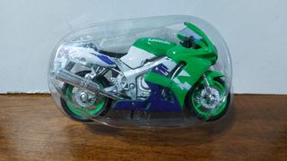 KAWASAKI NINJA ZX-9R  Y YAMAHA YZF-R1  ( 1/18 )