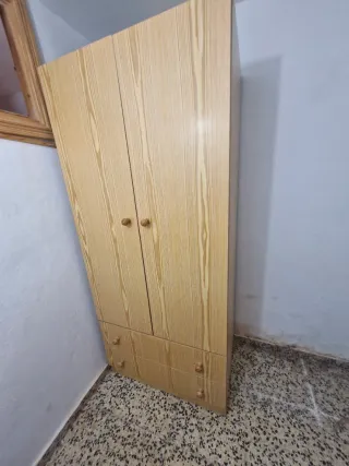 Armario de madera
