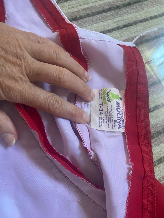 Traje de flamenca rojo con lunares blancos