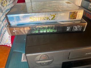 Películas VHS Shrek 2 y Hulk