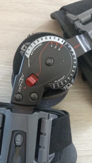 Órtesis de rodilla Donjoy X-Rom ajustable