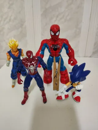 Figuras de acción: Spiderman, Sonic, Goku
