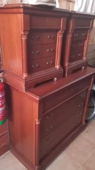 Cómoda y Mesitas de Noche Madera