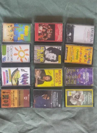 12 cassettes variadas