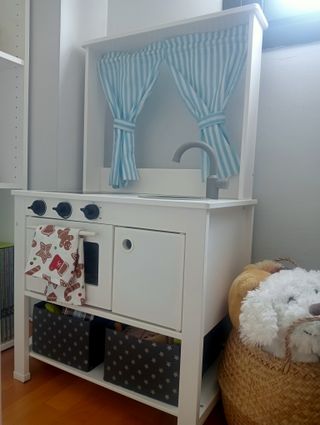 Cocinita de juguete Ikea con accesorios