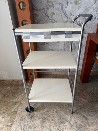 Camarera de cocina metálica y plástico