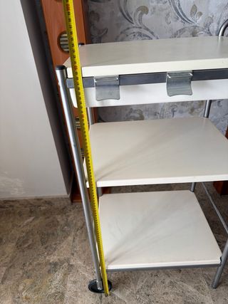 Camarera de cocina metálica y plástico