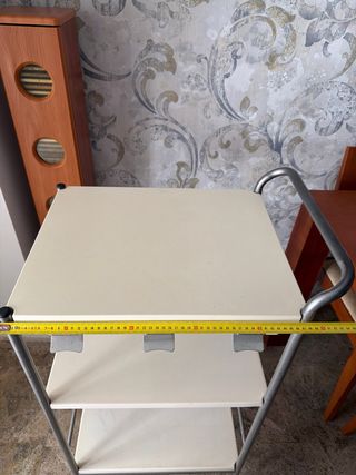 Camarera de cocina metálica y plástico