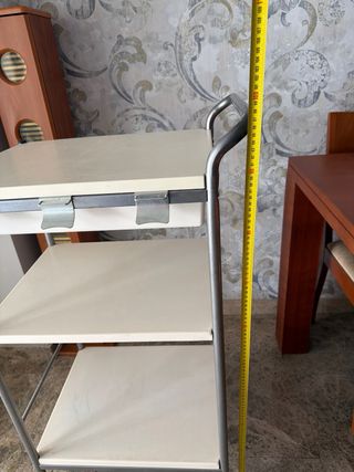 Camarera de cocina metálica y plástico