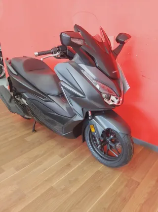 Honda Forza 125 Maxi Scooter Negra/Gris