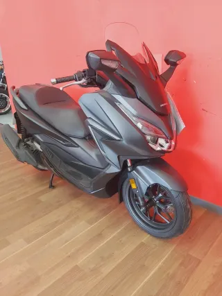 Honda Forza 125 Maxi Scooter Negra/Gris