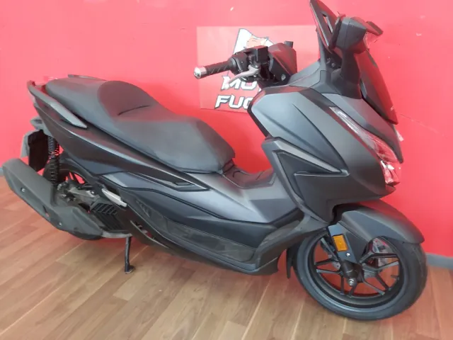 Honda Forza 125 Maxi Scooter Negra/Gris