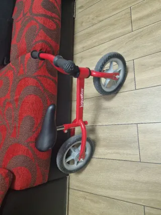 Bicicleta de equilibrio roja Juguettos