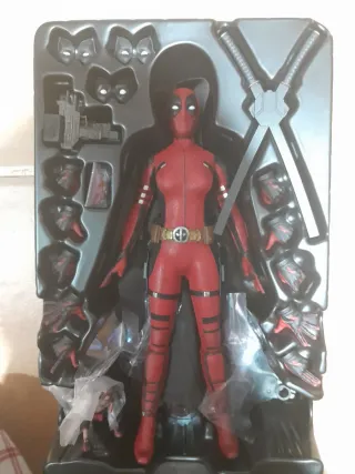 Hot Toys Lady Deadpool Figura Coleccionable