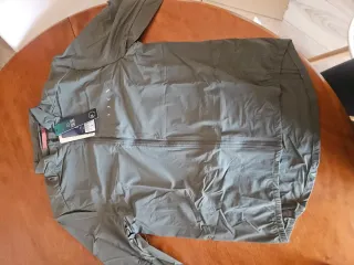 Cortavientos Nyasa Born Living Yoga Verde