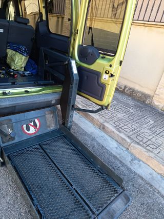 Ford Transit Connect 2006 con plataforma silla rue
