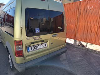 Ford Transit Connect 2006 con plataforma silla rue