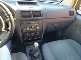 Ford Transit Connect 2006 con plataforma silla rue