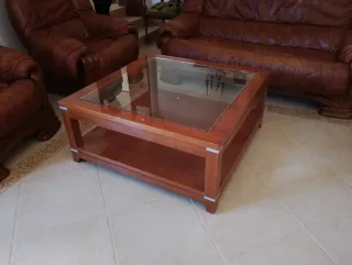 Sofá y sillones de piel marrón