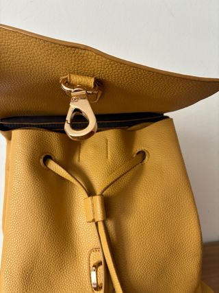 Mochila urbana mujer amarilla
