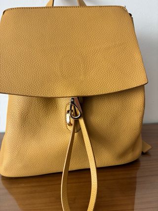 Mochila urbana mujer amarilla