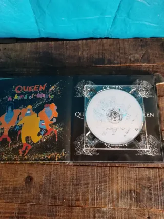 Libro CD Queen A Kind of Magic - Coleccionismo