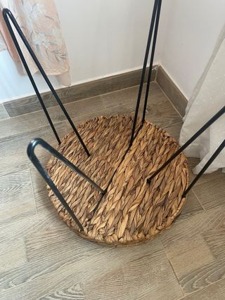 Urge      Mesita auxiliar mimbre y metal