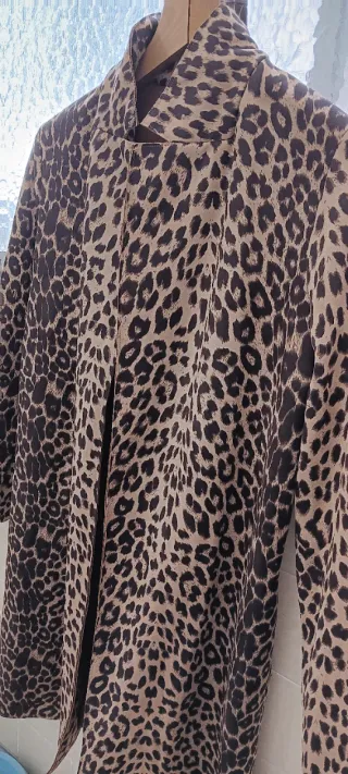 Abrigo,chaqueta larg@ estampado leopardo mujer T42