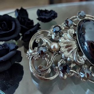 Spilla vintage perle cristalli ed ematite