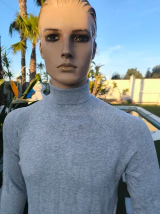 Jersey gris cuello alto hombre color gris