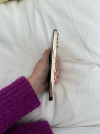 iPhone 14 Pro Max Dorato + 4 custodie