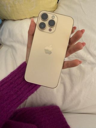 iPhone 14 Pro Max Dorato + 4 custodie