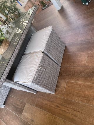 Sofá 3 plazas, mesa 6 personas y 2 sillones