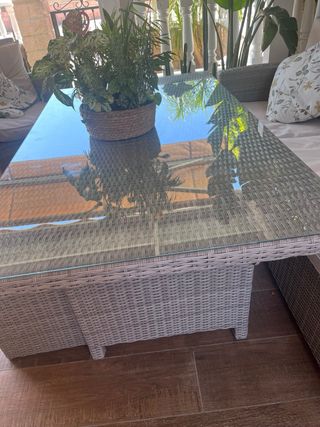 Sofá 3 plazas, mesa 6 personas y 2 sillones