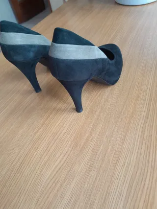 Zapatos de tacón italianos negros y grises