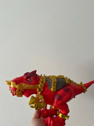Dinosaurio Rojo con Jaula Dorada