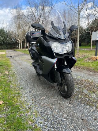 BMW C 650 GT Maxi Scooter Negra y Plateada