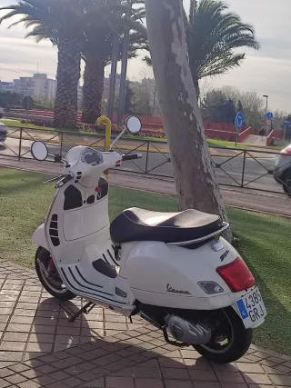 Vespa GTS Super 125 Blanca