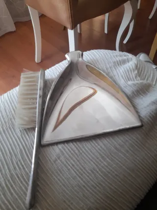 Recogemigas antiguo de metal