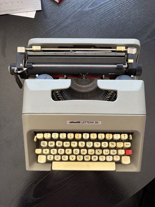 Máquina de escribir Olivetti Lettera 35