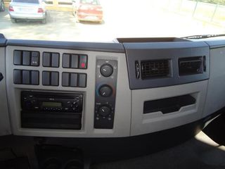 Volvo FL 240-CAMIONES GRUAS