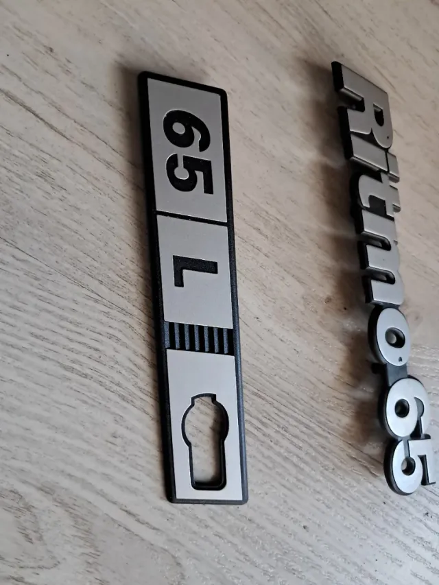 SEAT /FIAT RITMO 65. LOTE DE EMBLEMAS,ANAGRAMAS.