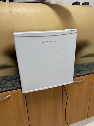 Frigorífico estudio blanco