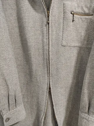 Sobrecamisa gris con cremallera